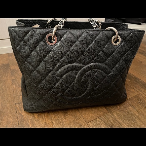 Chanel tote - Picture 12 of 15